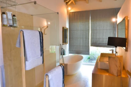 Alpha Homes Corfu Real Estate Villa Kassiopi bathtub